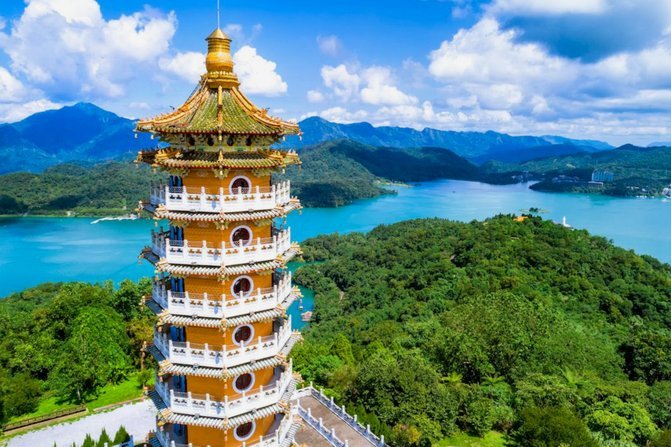 黄金历史波动揭示多重叙事线索